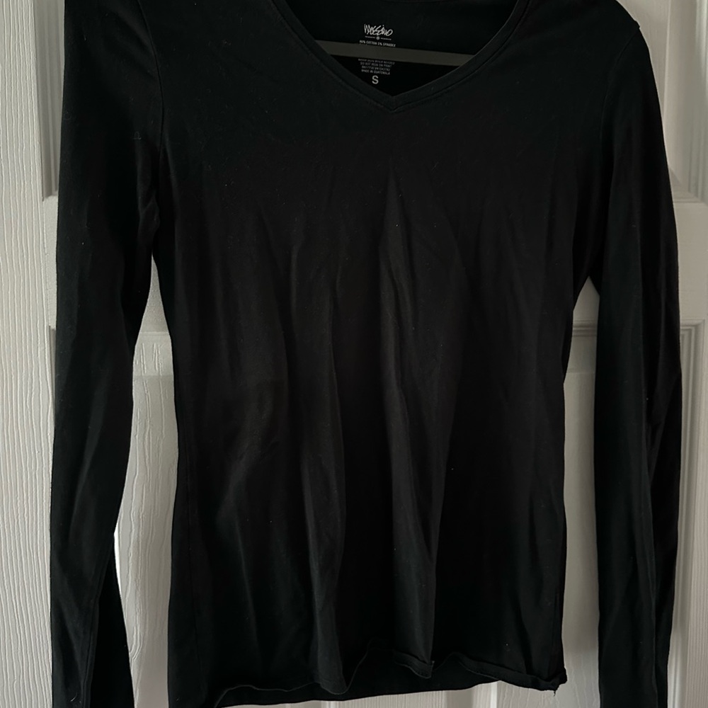 Mossimo Supply Co. Black V-Neck Long Sleeve Tee